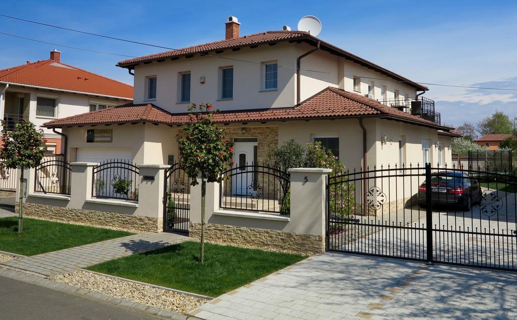 Aura Apartman Hajdúszoboszló Стая снимка