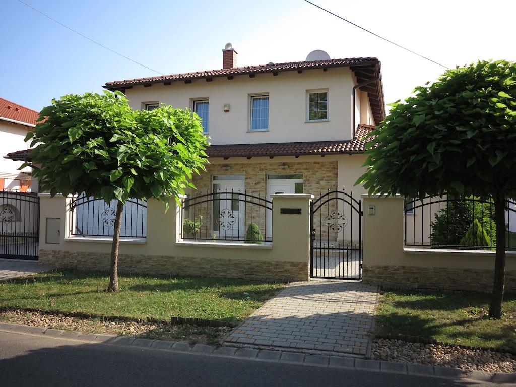 Aura Apartman Hajdúszoboszló Стая снимка