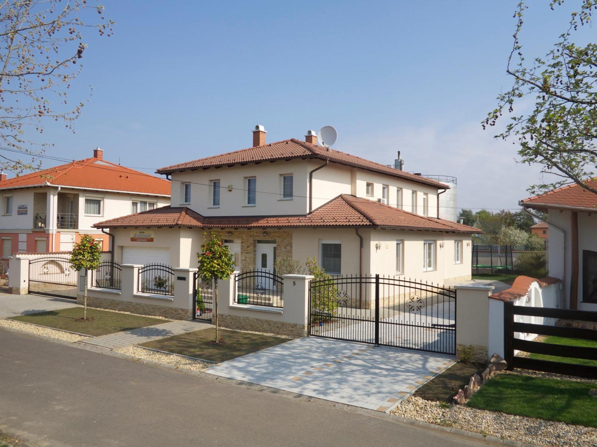 Aura Apartman Hajdúszoboszló Стая снимка