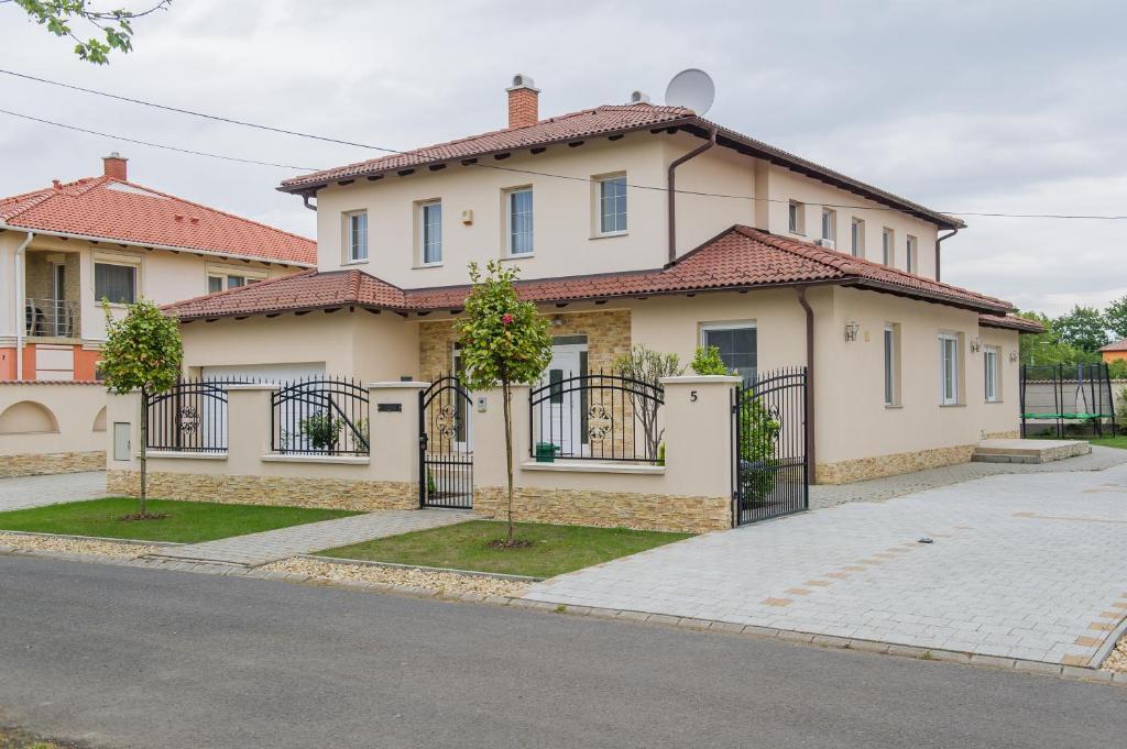 Aura Apartman Hajdúszoboszló Екстериор снимка